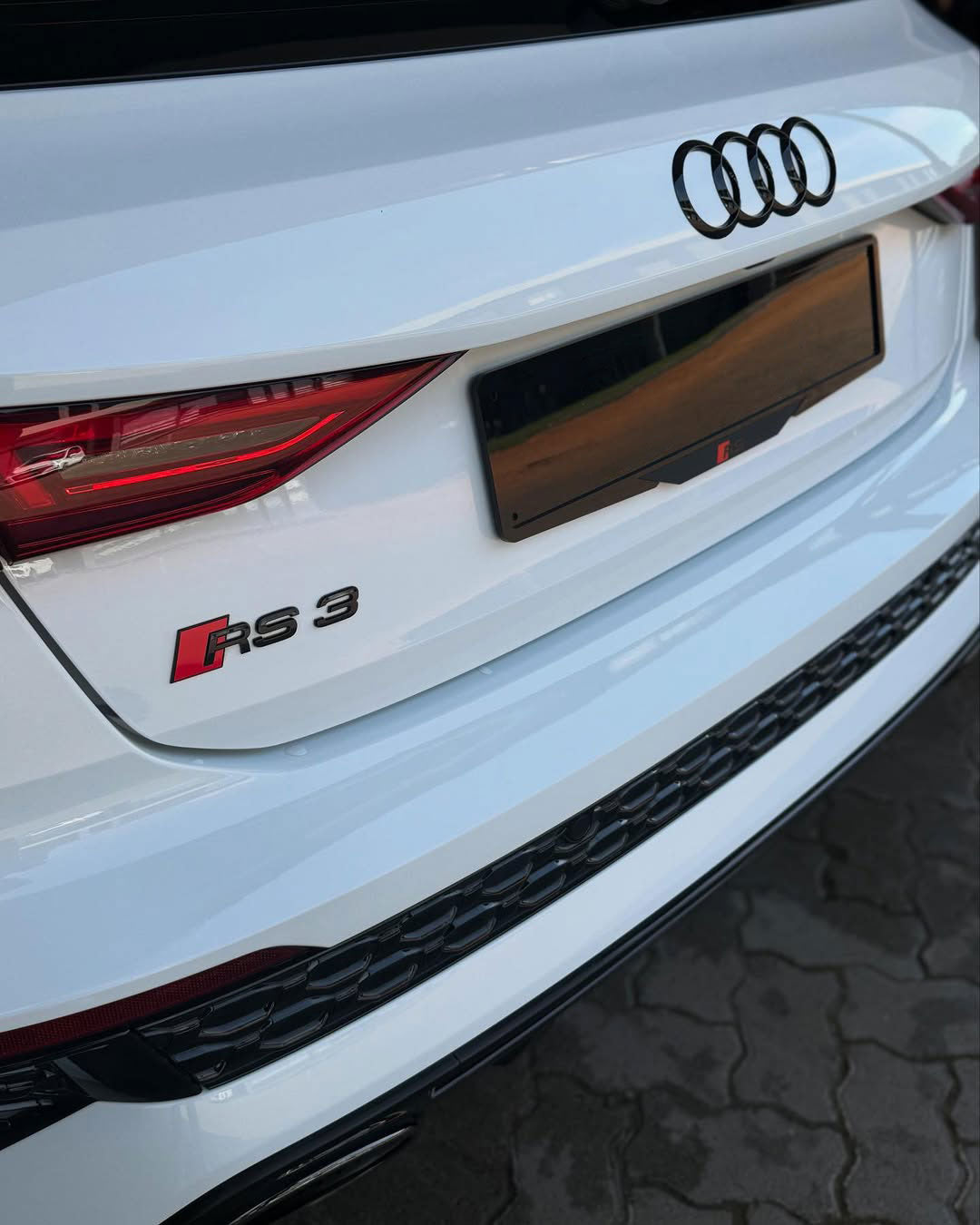 How a Premium Plate Holder Can Boost Your Vehicle’s Resale Value